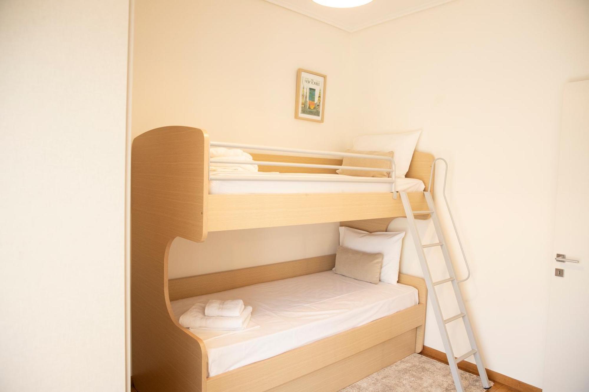 Spacious Glyfada Golf 4Br -Near Beach + Shops Афіни Екстер'єр фото