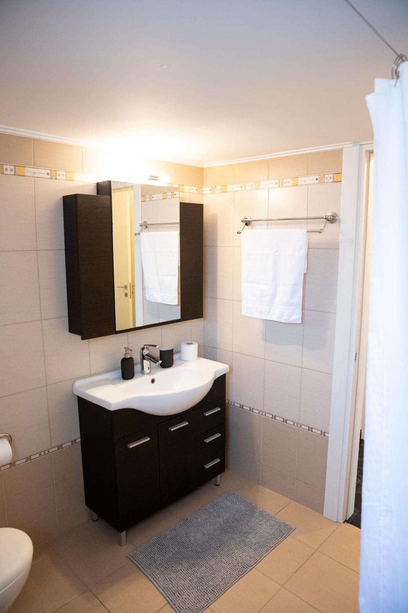 Spacious Glyfada Golf 4Br -Near Beach + Shops Афіни Екстер'єр фото